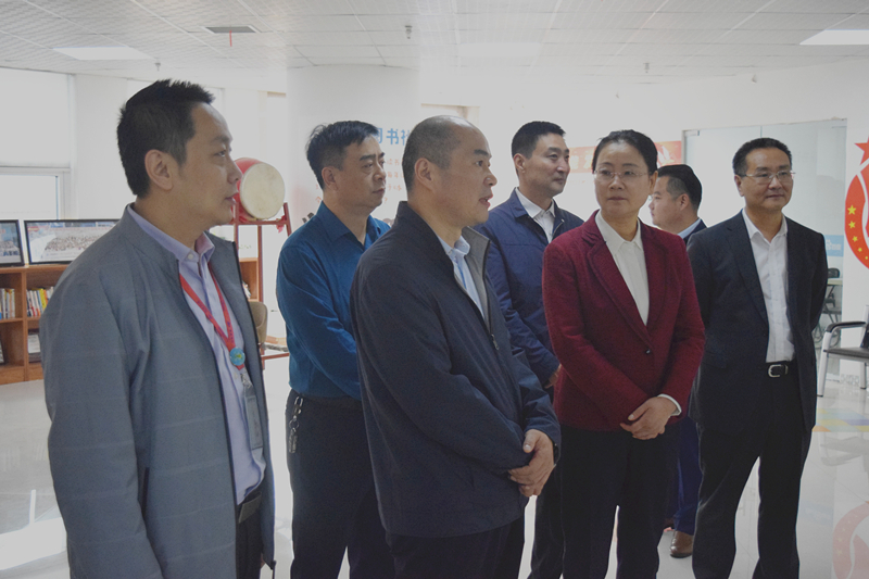 熱烈歡迎河南省委統(tǒng)戰(zhàn)部副部長梁險(xiǎn)峰一行蒞臨安陽青峰網(wǎng)絡(luò)調(diào)研社會(huì)階層工作！